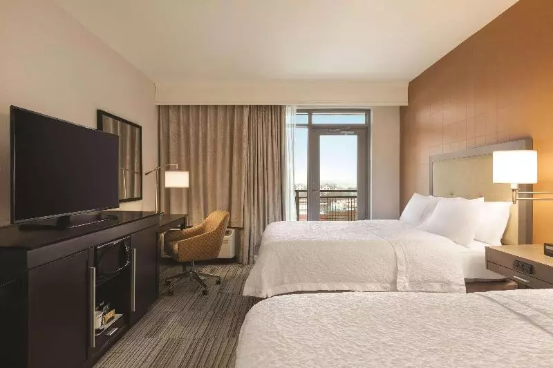 バルコニー付きスタンダードルーム, Hampton Inn & Suites Roanokedowntown