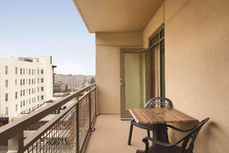 إستديو قياسى مزود بشرفة, Hampton Inn & Suites Roanokedowntown