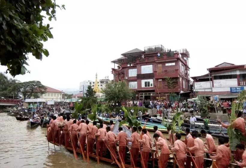 اتاق سوپریور سه تخته, Inle Star