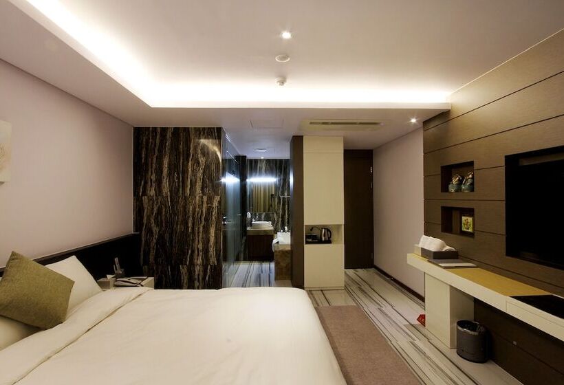 غرفة قياسية, Royal Prime