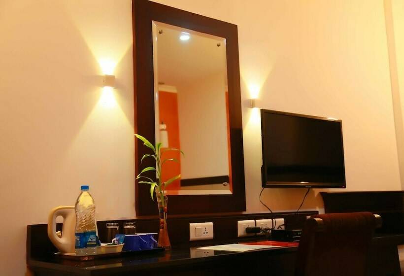 Deluxe Room, The Dunes Continental