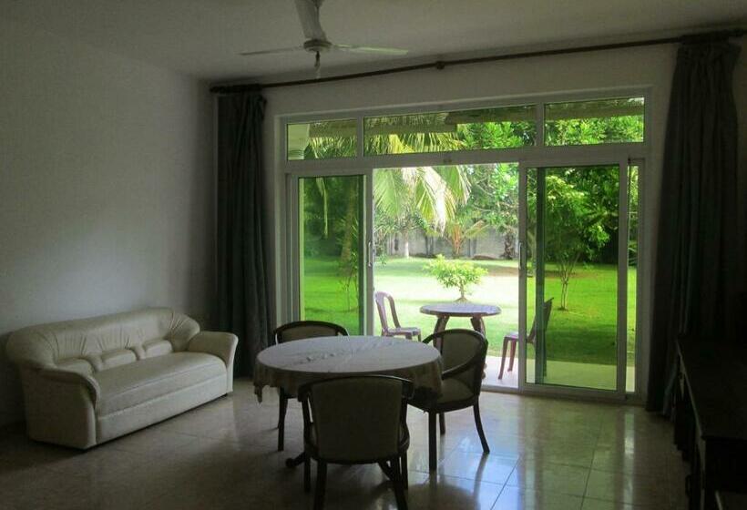 디럭스 룸, Raja Beach