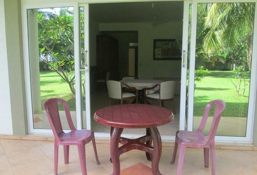 디럭스 룸, Raja Beach