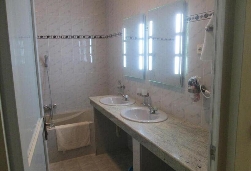 디럭스 룸, Raja Beach