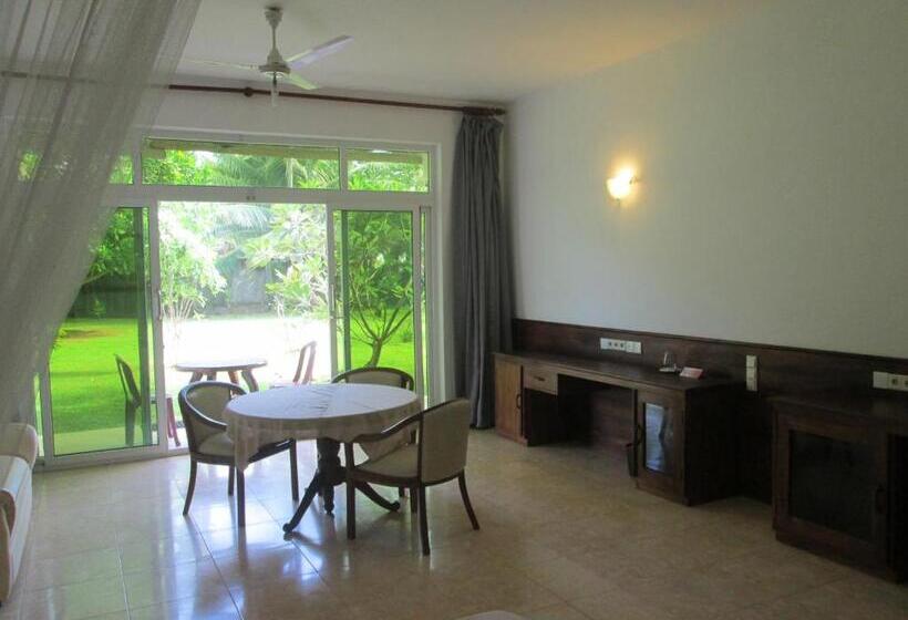 디럭스 룸, Raja Beach