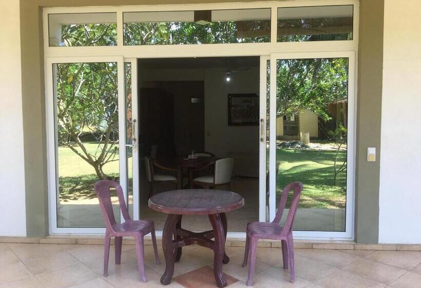 디럭스 룸, Raja Beach