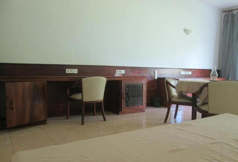 디럭스 패밀리 룸, Raja Beach