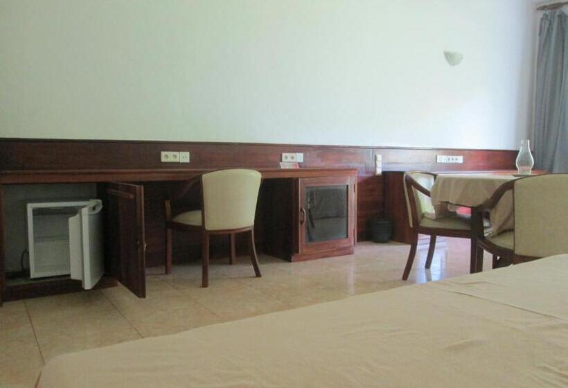 디럭스 패밀리 룸, Raja Beach