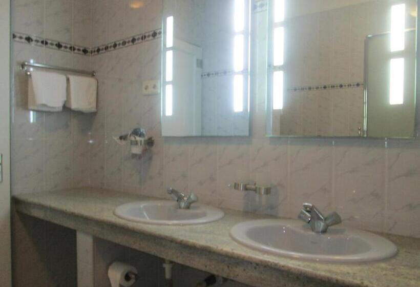 디럭스 패밀리 룸, Raja Beach