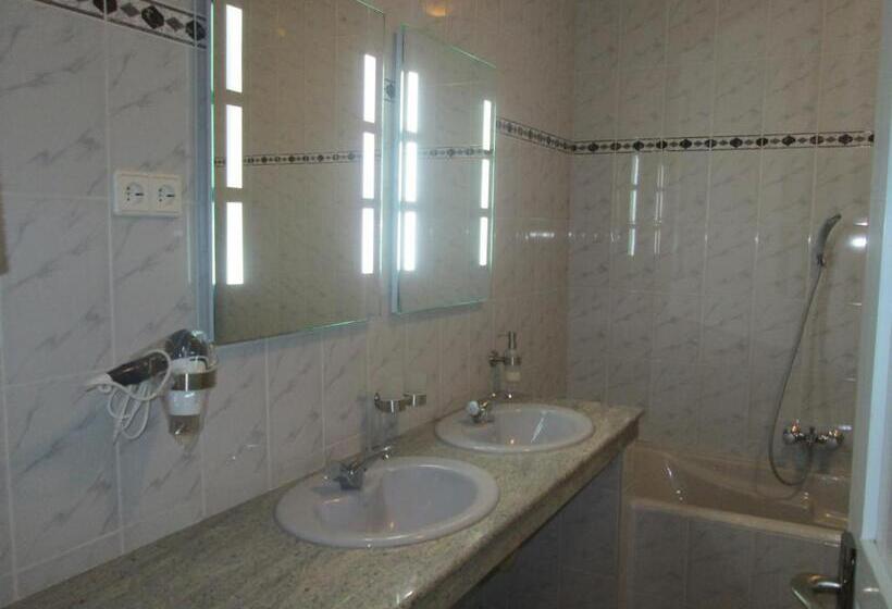 디럭스 패밀리 룸, Raja Beach