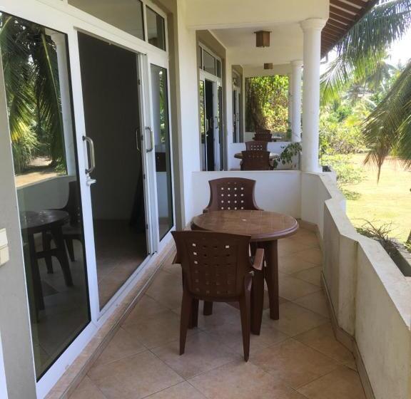 스탠다드 발코니 룸, Raja Beach