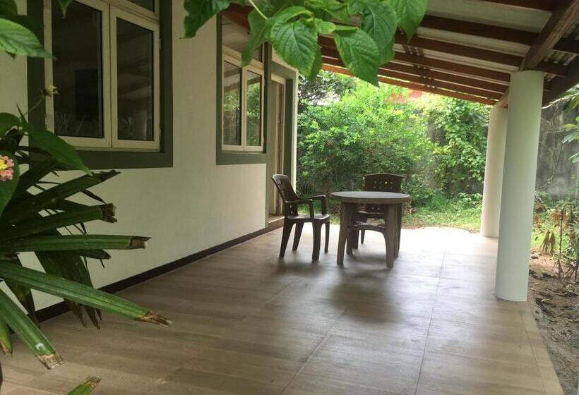 스탠다드 방갈로, Raja Beach