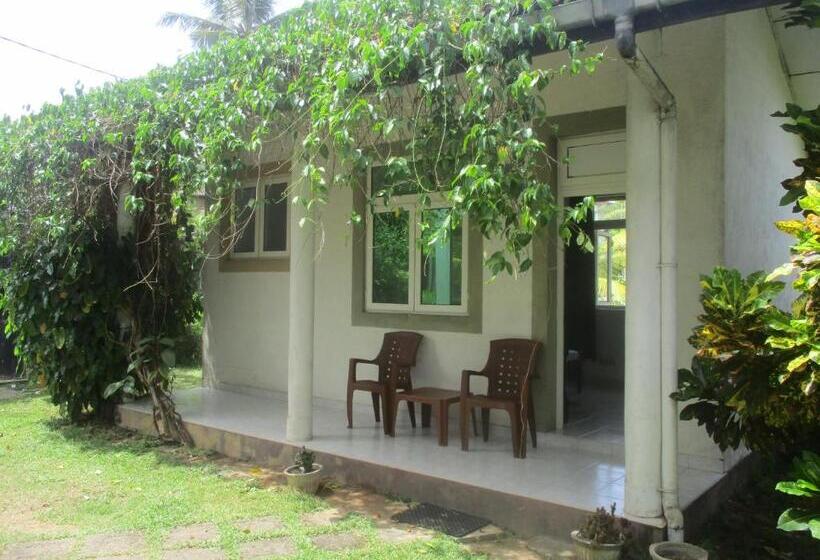 스탠다드 방갈로, Raja Beach