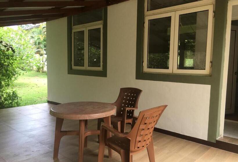 스탠다드 방갈로, Raja Beach