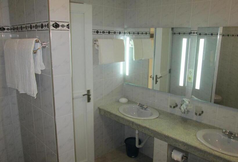 패밀리 룸, Raja Beach