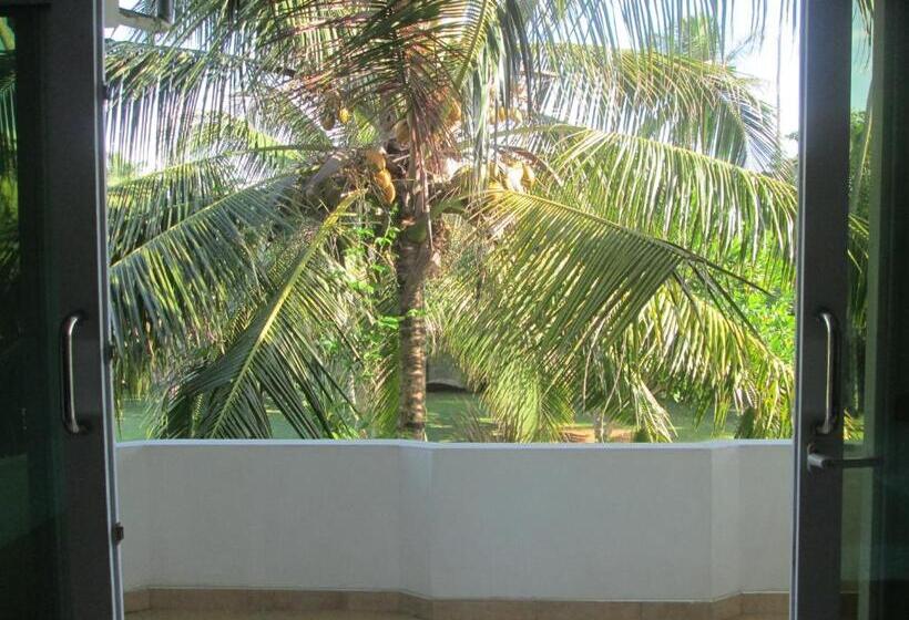 패밀리 룸, Raja Beach