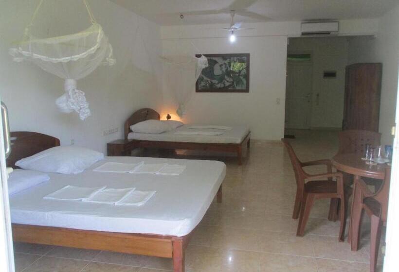 패밀리 룸, Raja Beach