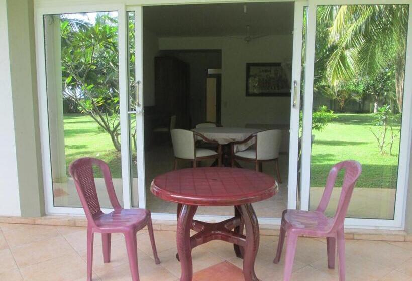 디럭스 트리플 룸, Raja Beach