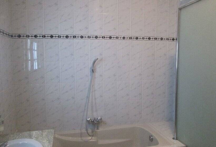 패밀리 룸, Raja Beach