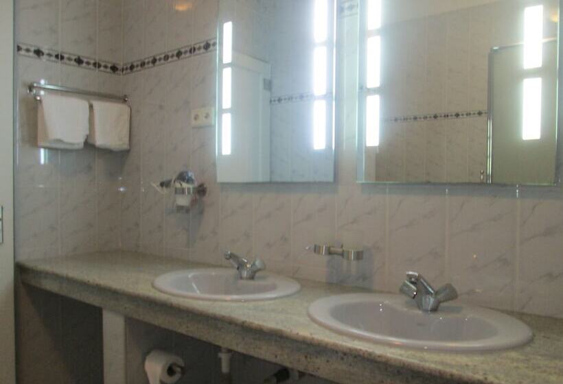 패밀리 룸, Raja Beach