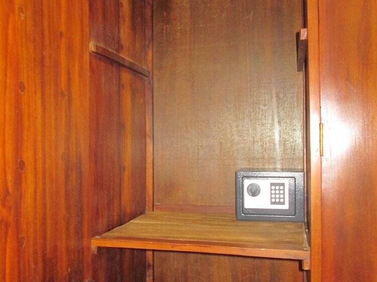 패밀리 룸, Raja Beach