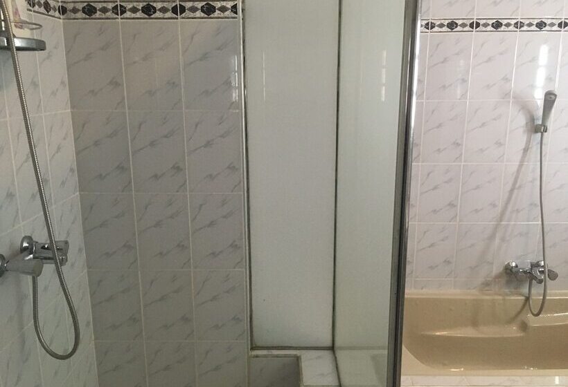 디럭스 트리플 룸, Raja Beach