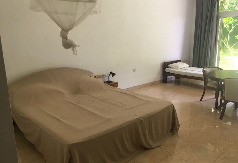 디럭스 트리플 룸, Raja Beach