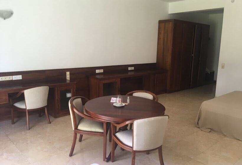 디럭스 트리플 룸, Raja Beach