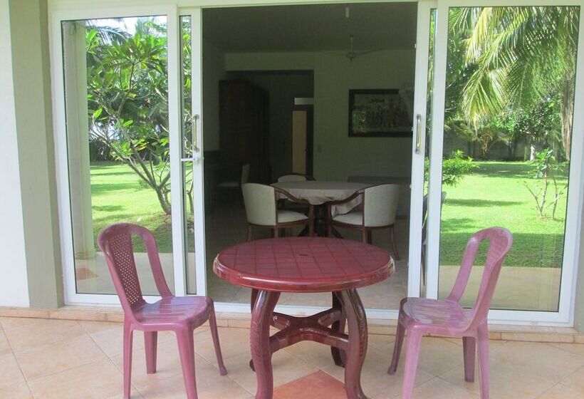 디럭스 트리플 룸, Raja Beach