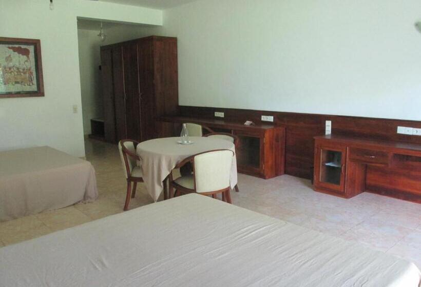 디럭스 패밀리 룸, Raja Beach