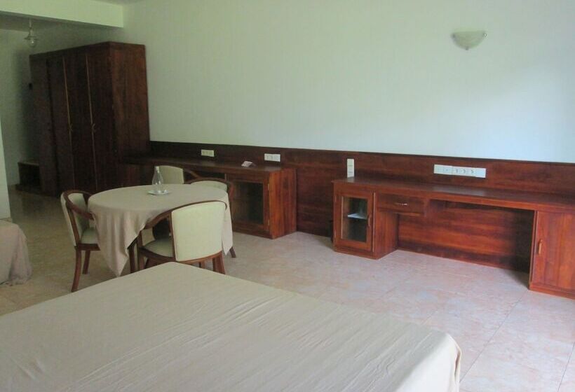 패밀리 룸, Raja Beach