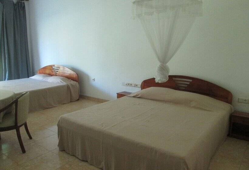 패밀리 룸, Raja Beach