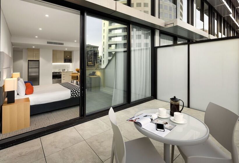 豪华工作室, Quest St Leonards