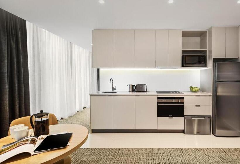 Deluxe Studio, Quest St Leonards