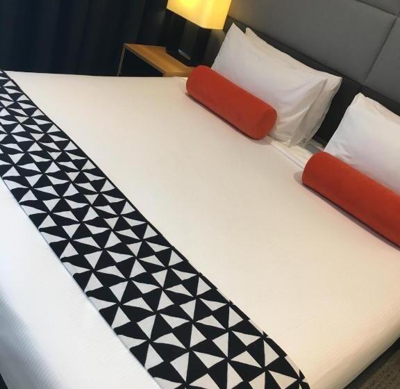 Studio Executive, Quest St Leonards