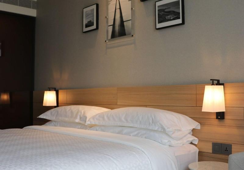 Deluxe Studio, Quest St Leonards