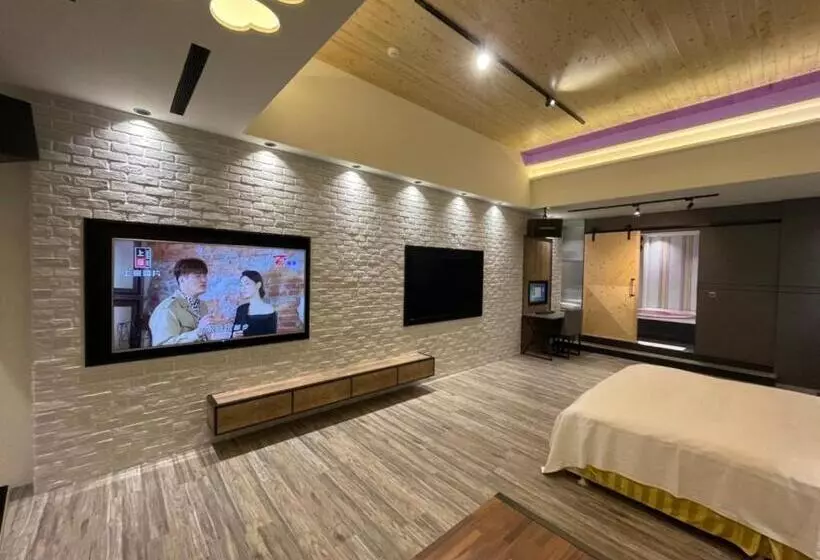 اتاق استاندارد با وان آب گرم, Soho Motel