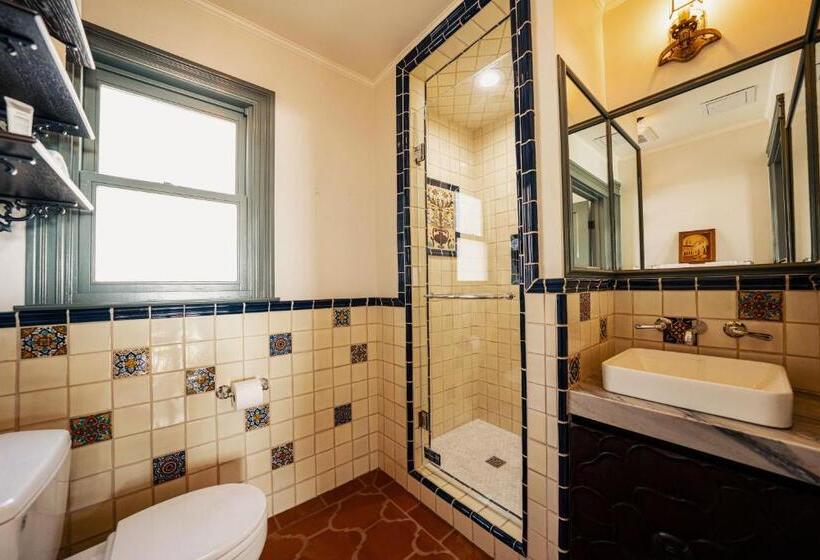 جناح, El Caminante Bar & Bungalows