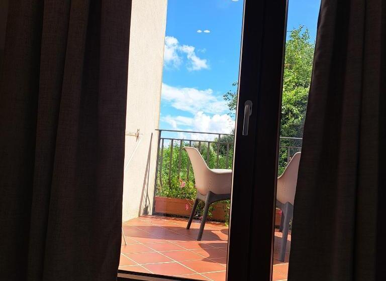 标准三人间, Casa Pendola