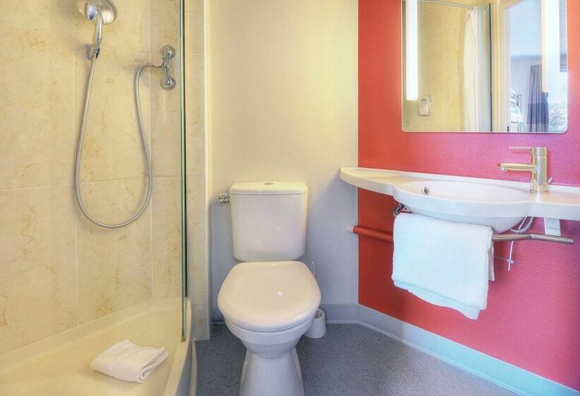 Четырехместный Номер Стандарт, B&b Hotel Brignoles