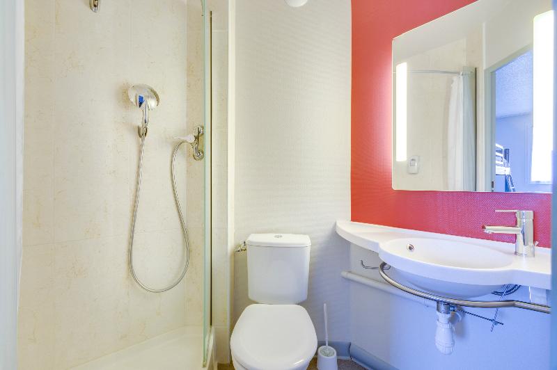 Четырехместный Номер Стандарт, B&b Hotel Brignoles