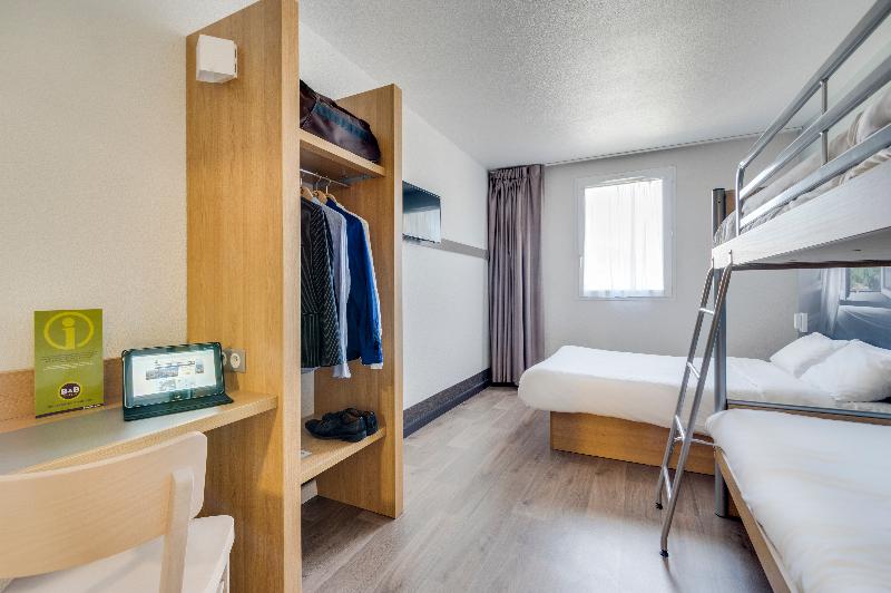 חדר סטנדרט לארבעה, B&b Hotel Brignoles