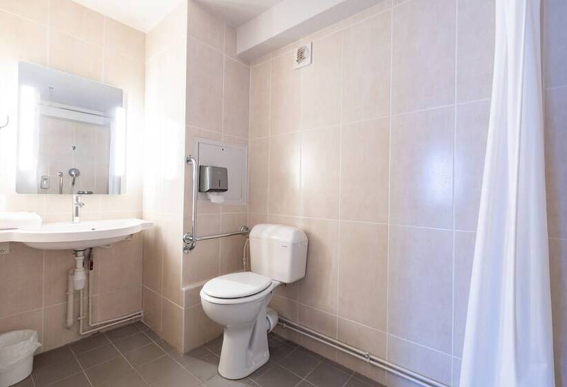 Номер Стандарт Адаптированный для Инвалидов, B&b Hotel Laval Changé