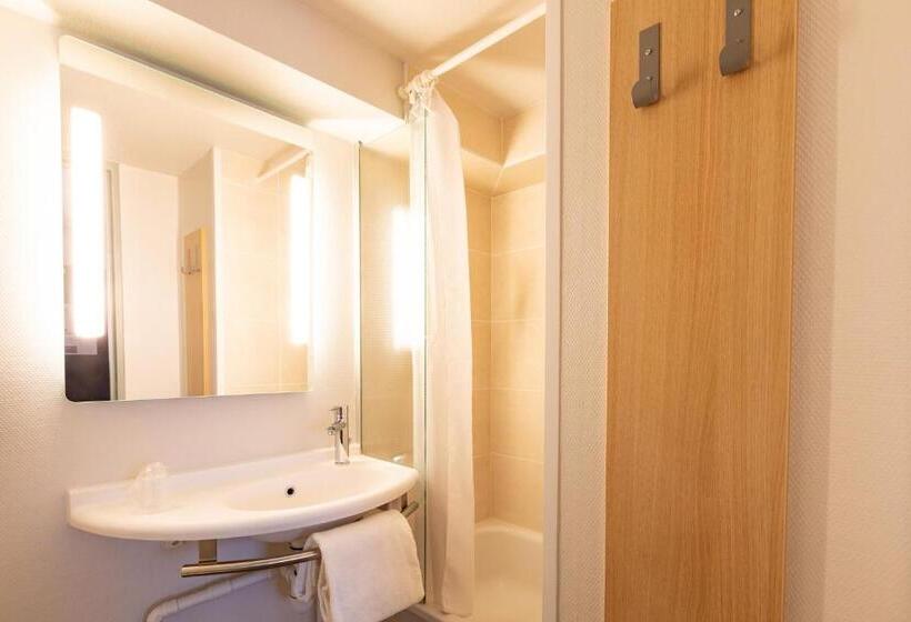 Четырехместный Номер Стандарт, B&b Hotel Laval Changé