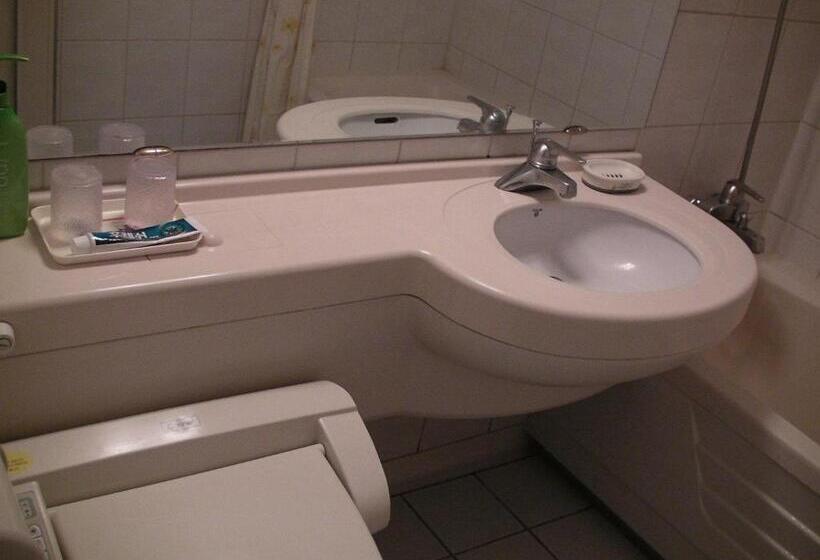 غرفة قياسية ثلاثية, Busan Central