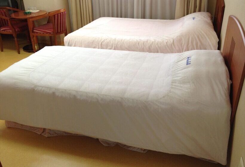 غرفة قياسية ثلاثية, Busan Central