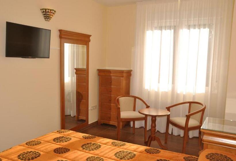 스탠다드 룸, De Alba