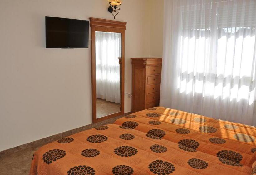 스탠다드 트리플 룸, De Alba