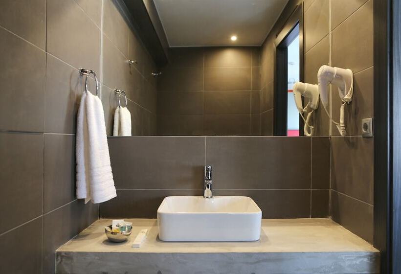 带海景的高档三人间, Design Architectonika