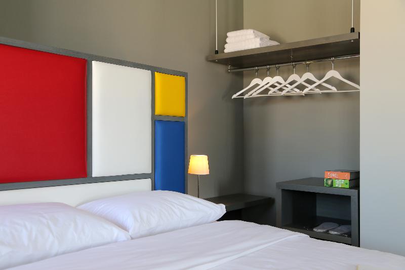 חדר סטנדרט לשלושה, Design Architectonika